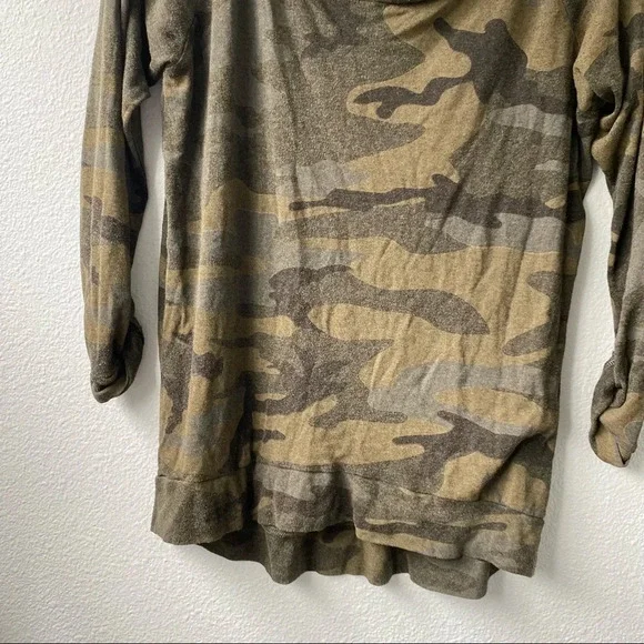 TNA Green Camo 3/4 length sleeve Top - Picture 7 of 10